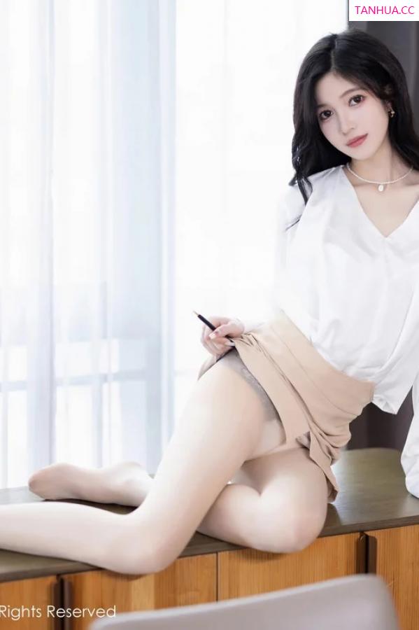 程程程  [XiuRen]高清写真图 2024.01.03 No.7906 程程程- 丝袜美腿第22张图片
